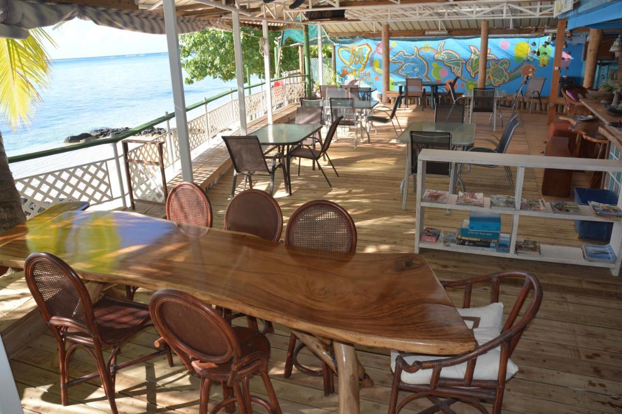 ฟาร์ มาเฮียตา Hotel Pihaena ภายนอก รูปภาพ